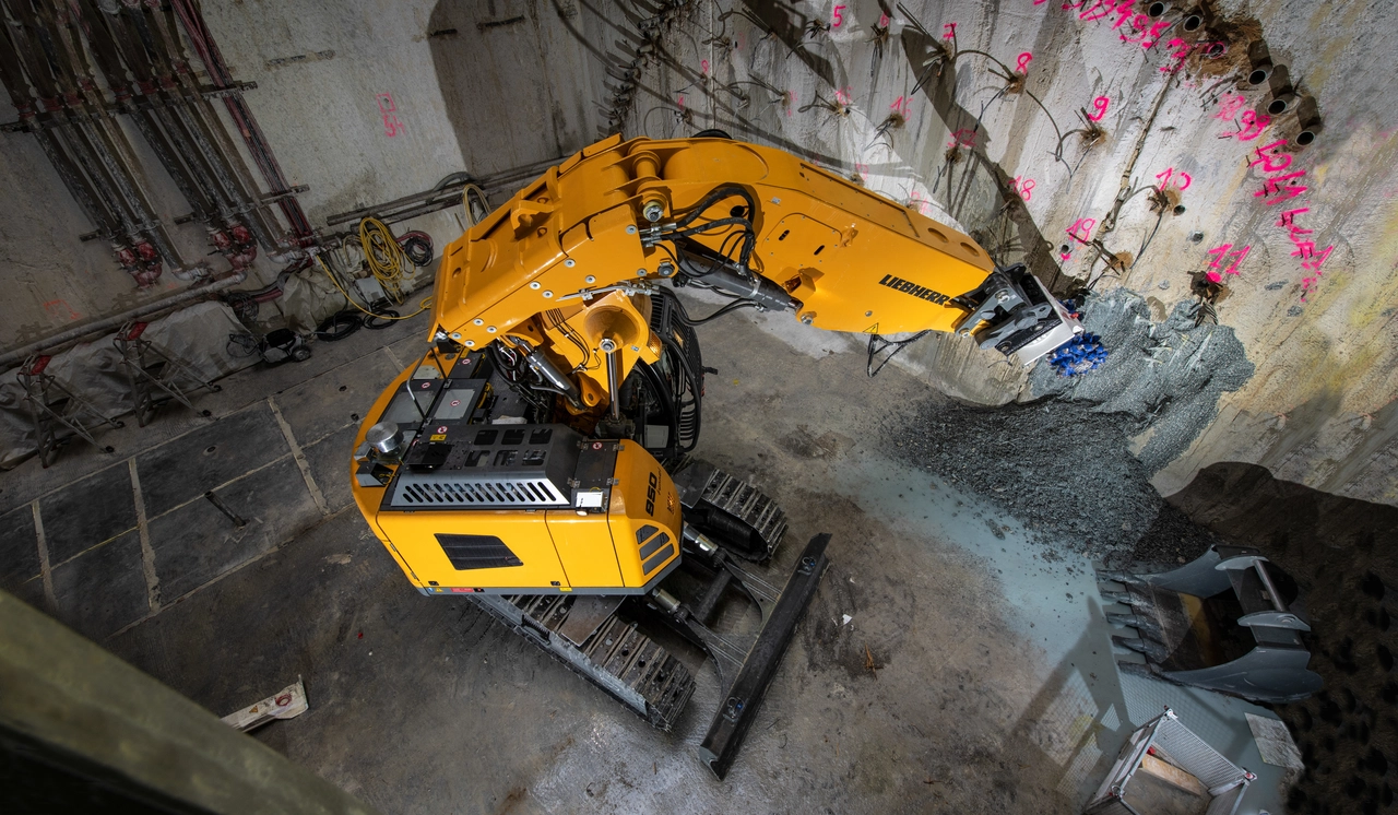 Liebherr R 950 Tunnel Litronic